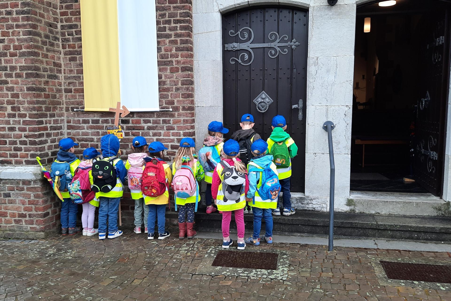 Vor der Kapelle in Holtum